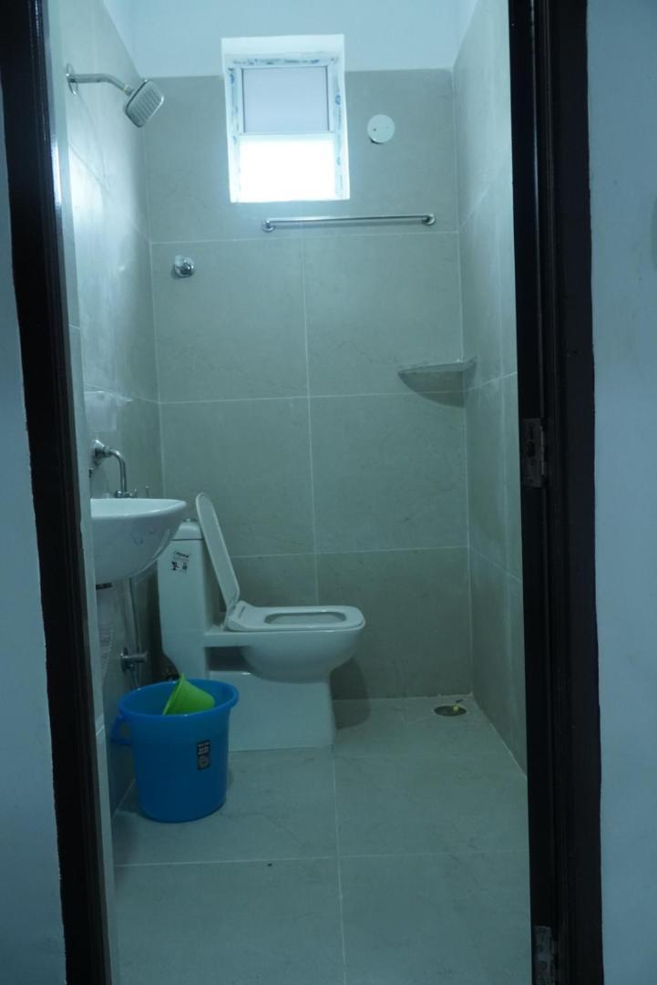 Cosmic Hotel & Guest House Gachibowli Raidurg ไฮเดอราบัด ภายนอก รูปภาพ